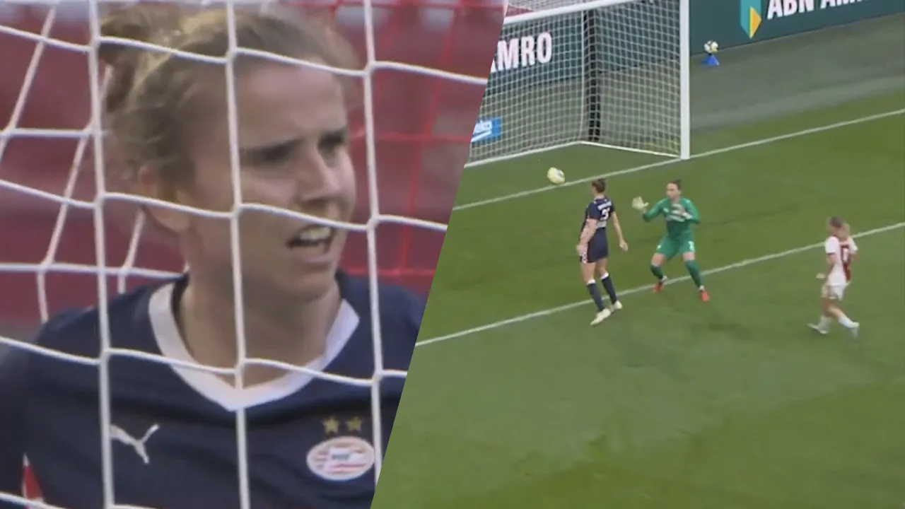 Videogoal: Voetbalsters Ajax verslaan PSV door eigen doelpunt in allerlaatste seconde