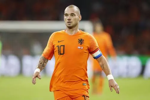KNVB benoemt Sneijder tot bondsridder