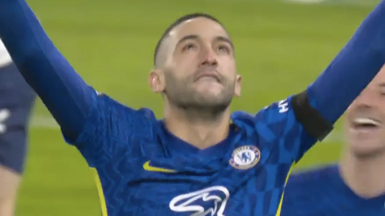 VIDEOGOAL: Ziyech scoort op fenomenale wijze in derby tegen Spurs 