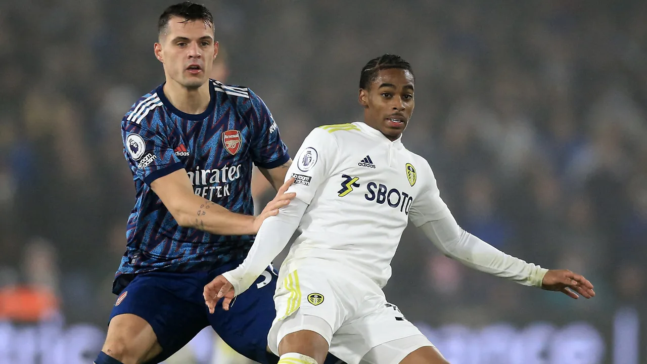 'FA onderzoekt gele kaart Xhaka die 298 duizend euro opleverde'