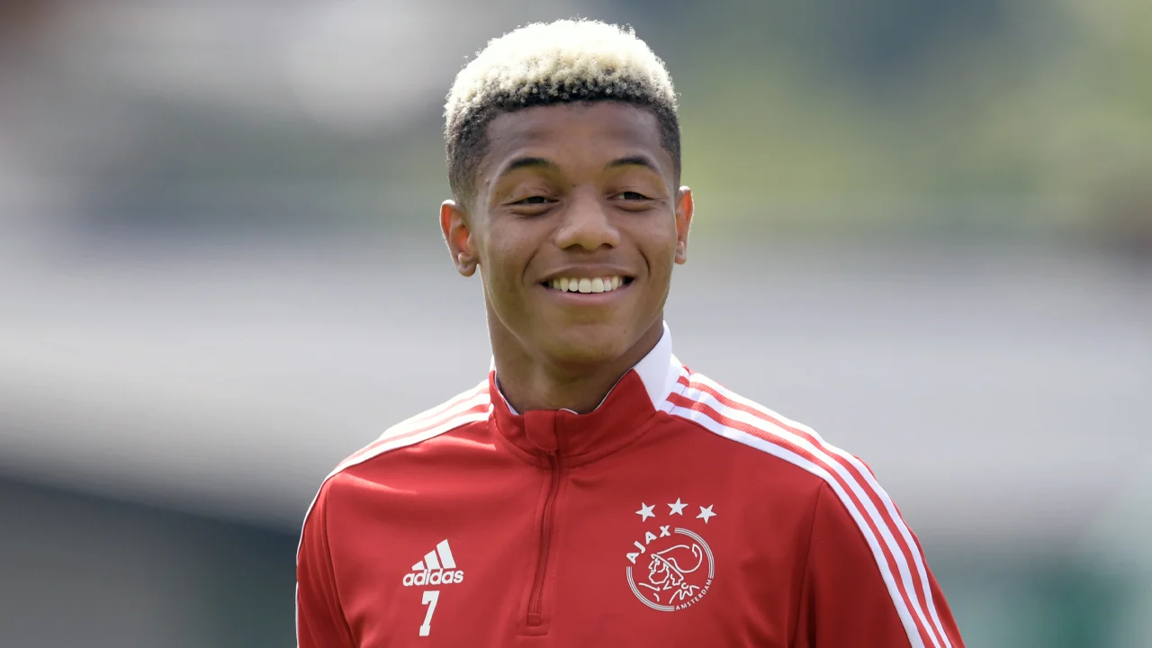 Ajax bevestigt akkoord met Shakhtar Donetsk over transfer van David Neres
