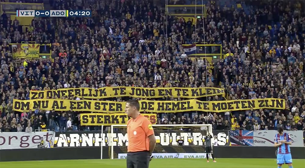 Vitesse en ADO herdenken slachtoffers spoordrama Oss
