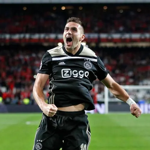 Ajax scoort zeven keer tegen Excelsior