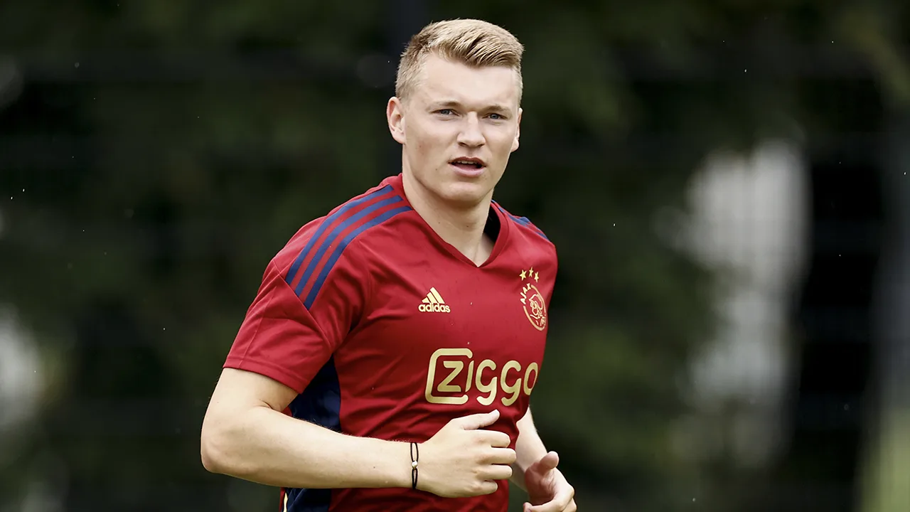 Schuurs zet Ajax-supporter te kijk met sympathieke reactie op haatcomment