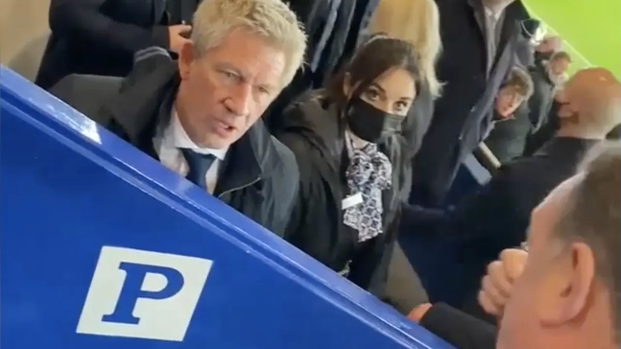 VIDEO: Everton-fan woest op Marcel Brands: 'Verlaat onze club!'