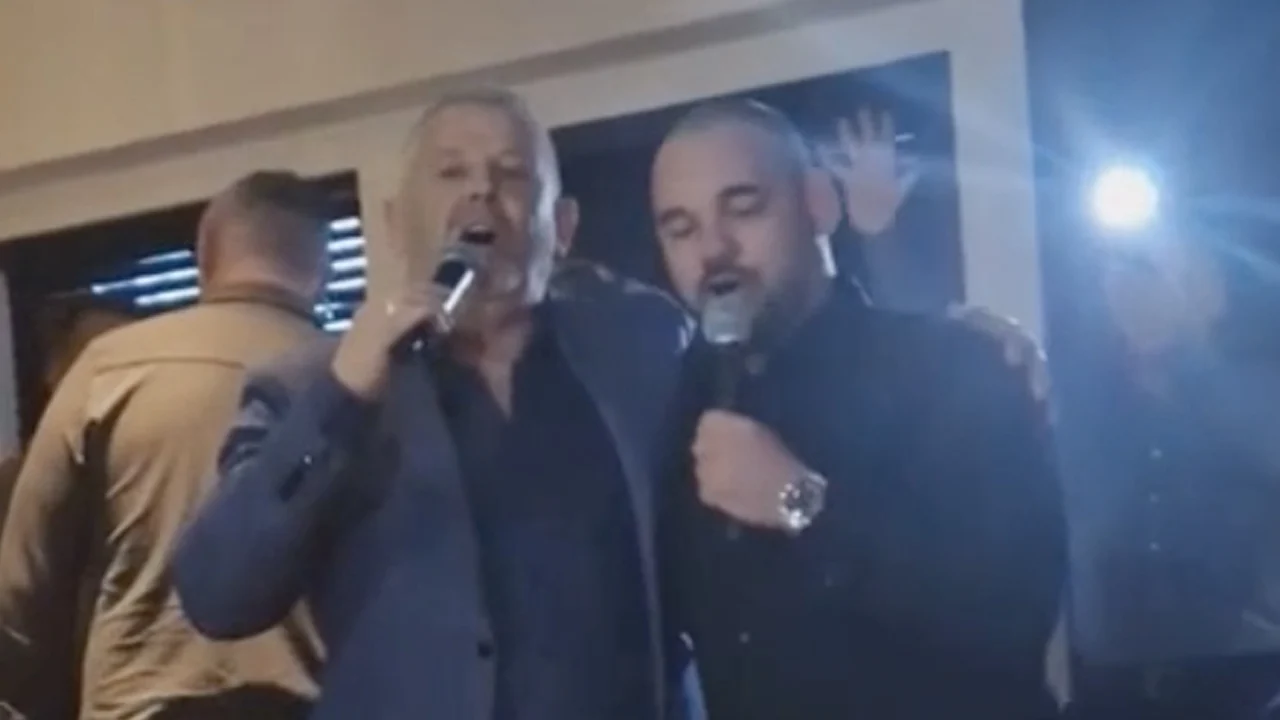 Video: Wesley Sneijder zingt Italiaanse opera