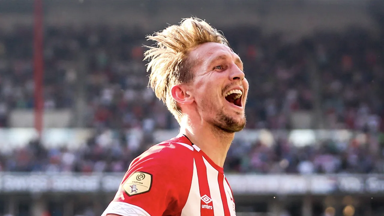 PSV na winst op ADO Den Haag weer naast Ajax