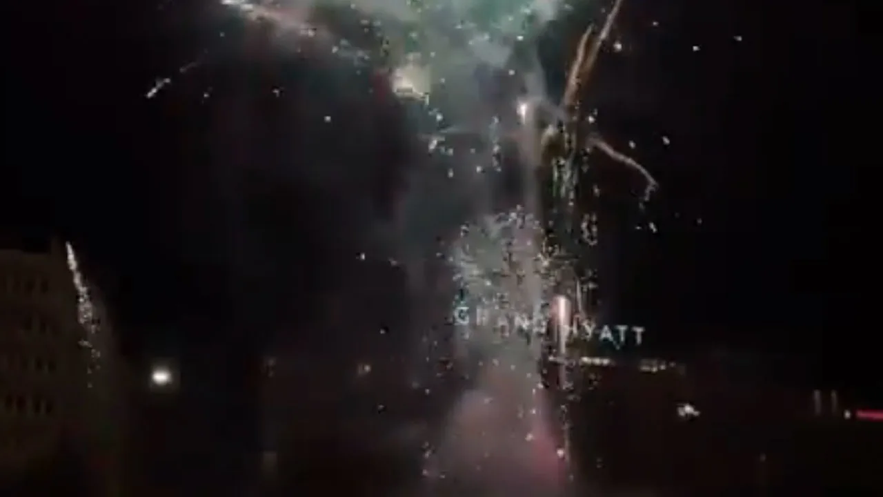 Video: Turkse fans verstoren nachtrust Oranje met vuurwerk bij het spelershotel 