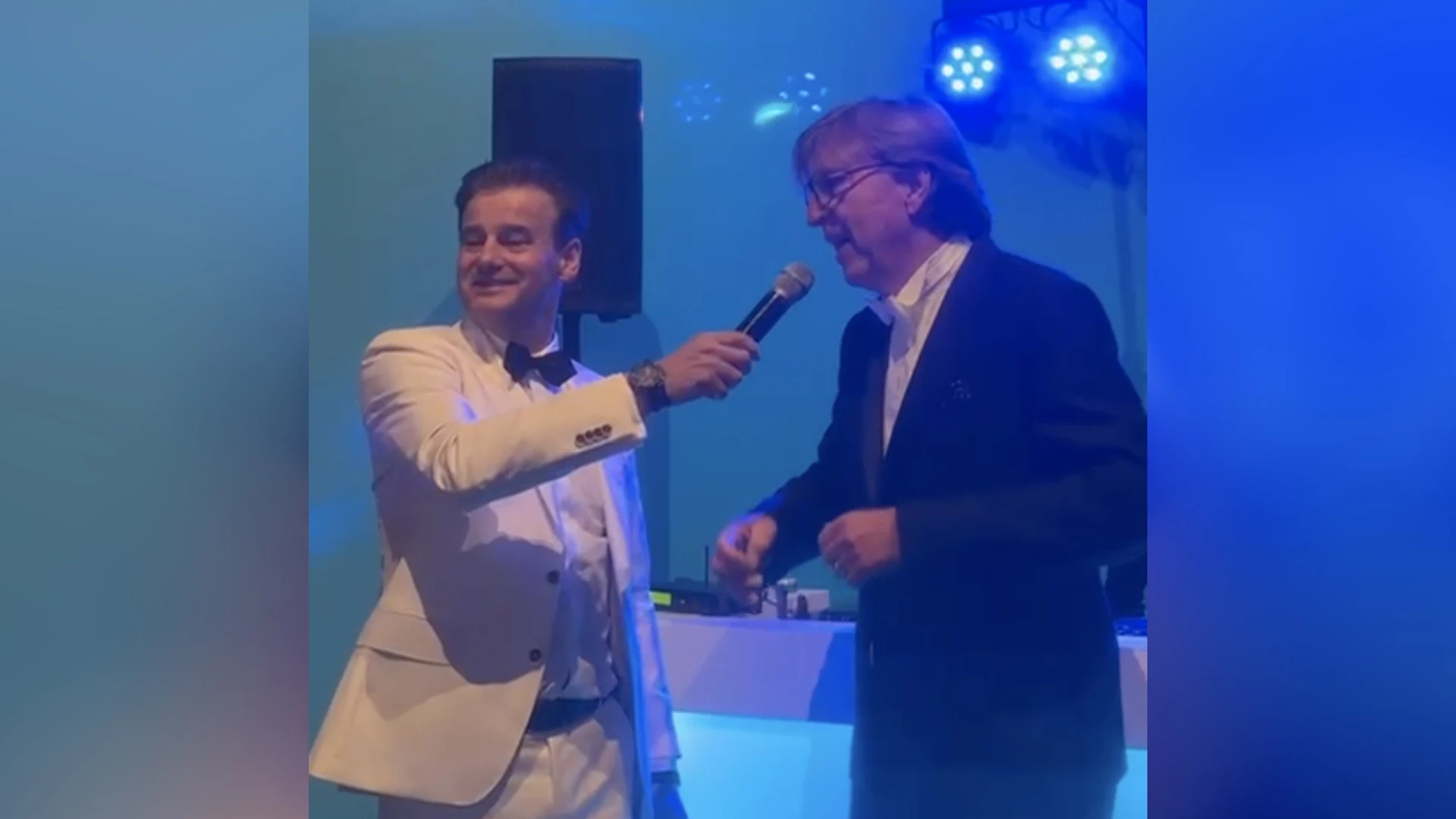 Wilfred zingt met Aad de Mos 'Zomaar Een Avond In De Kroeg'