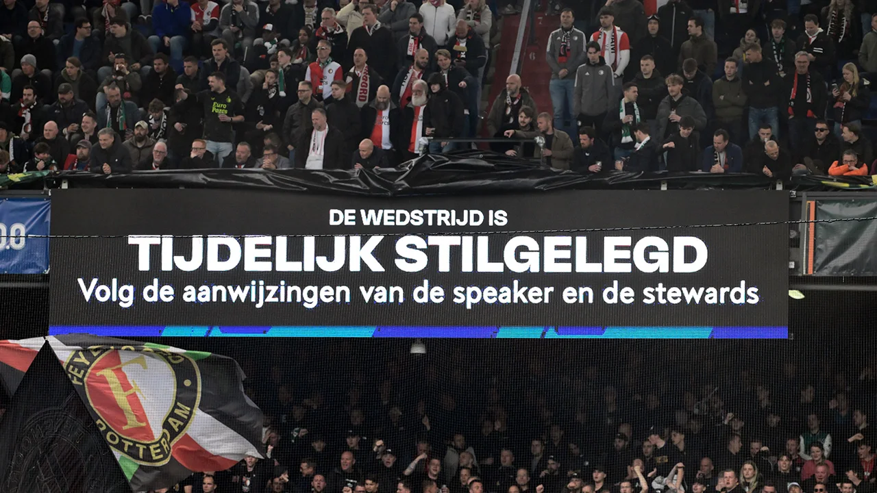 KNVB legt ook dit seizoen duel stil bij voorwerp op veld