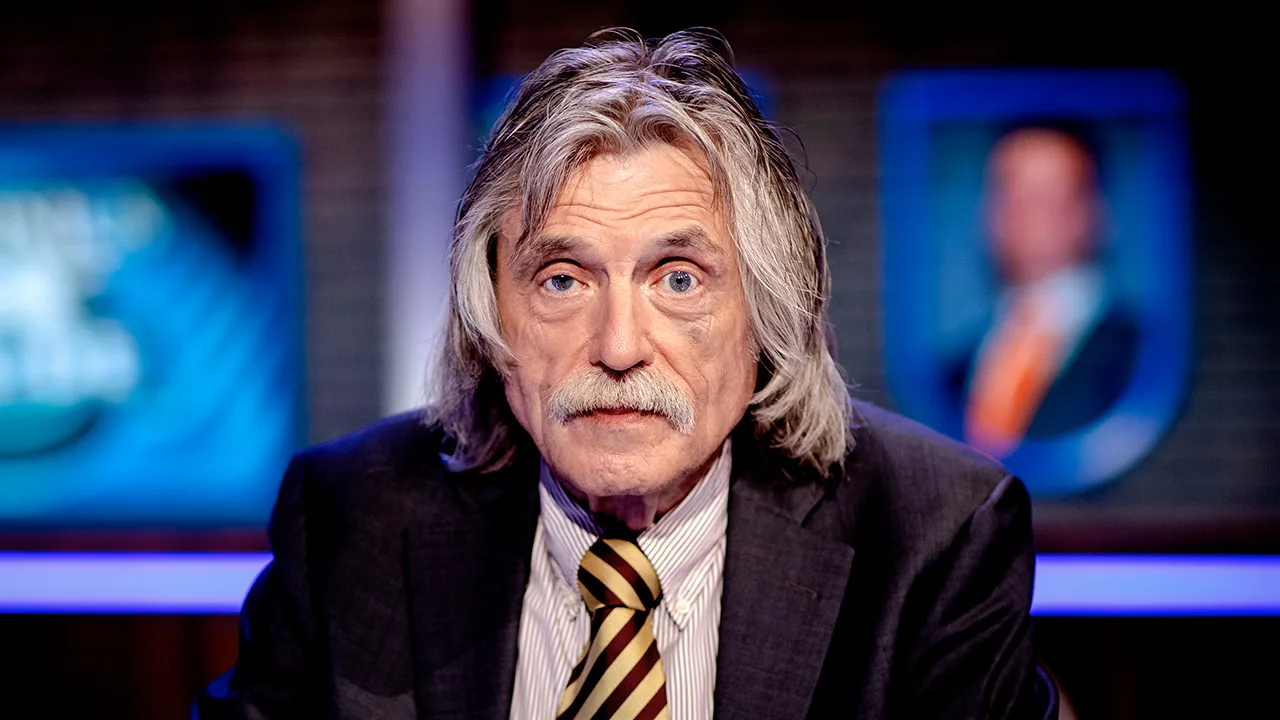 Johan poseert met dochter aan Oudegracht in Utrecht