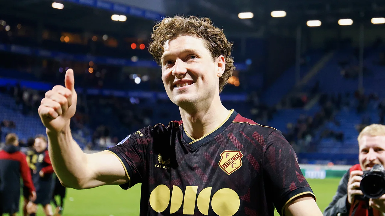 Officieel: Sam Lammers tekent voor drie jaar bij FC Twente 