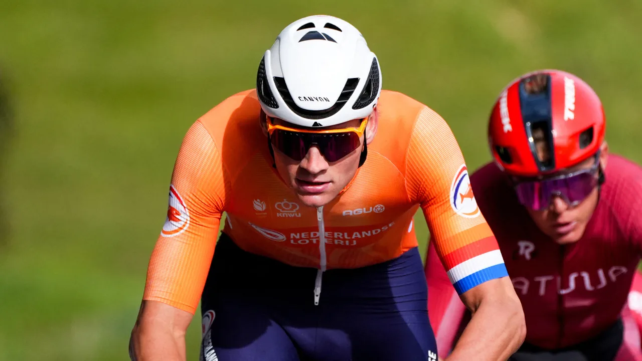 Pogacar wint na Giro en Tour ook wegrace op WK wielrennen, brons voor Van der Poel