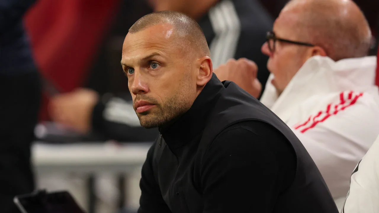 'Heitinga teleurgesteld en boos na ontslag bij Ajax'