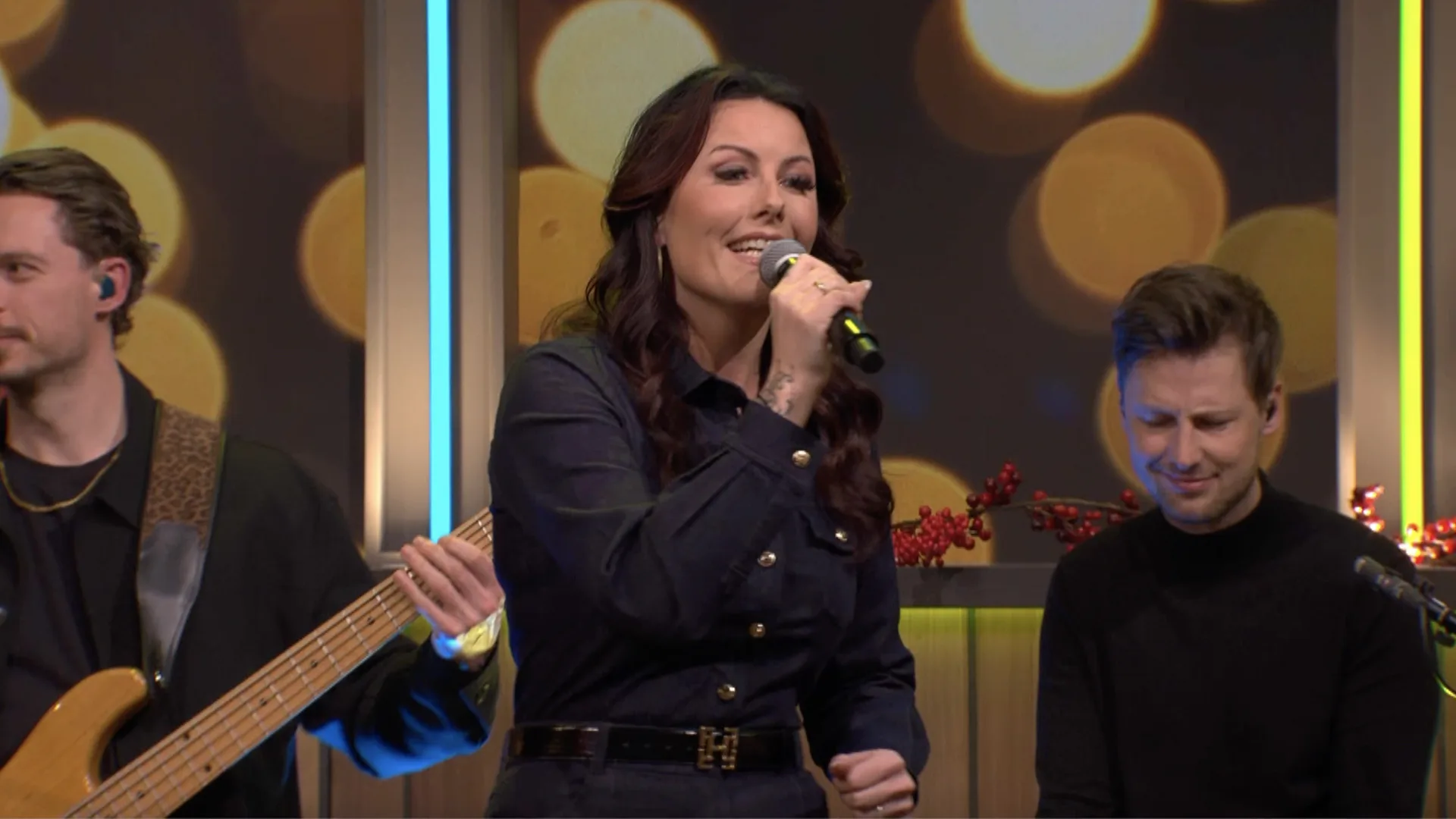 Fetty and Micky Fisser band openen De Oranjezondag met 'C’est La Vie'