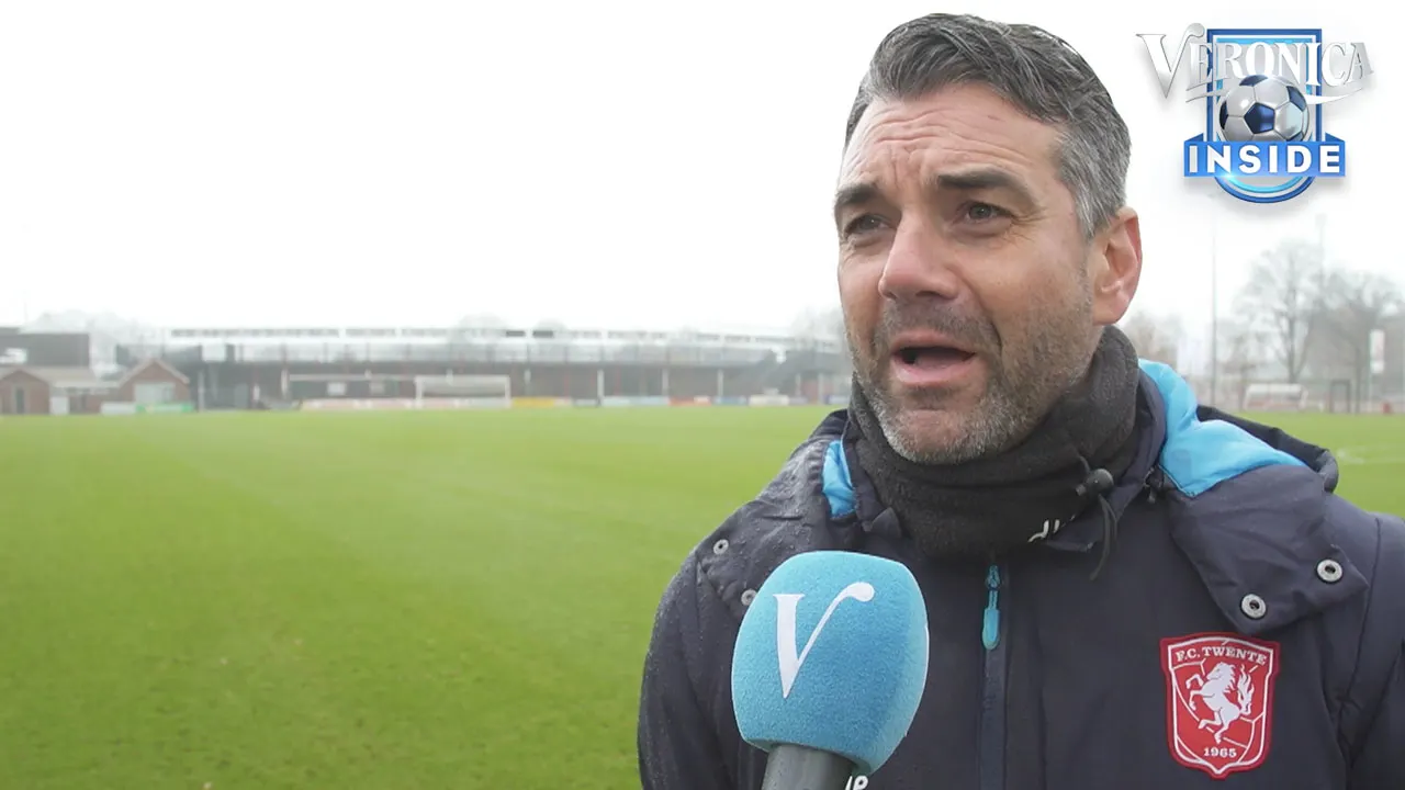 Twente-trainer geïrriteerd: ‘Jullie papegaaien elkaar na!’