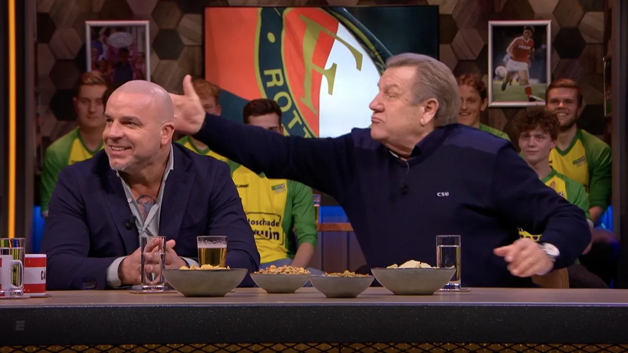 Andy weigert clublied Feyenoord te zingen; Jan haalt uit!