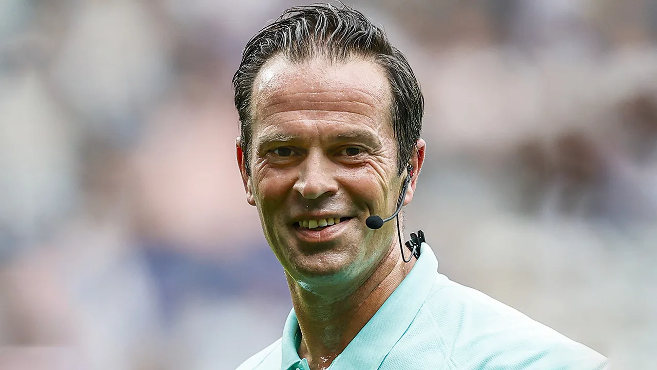 Bas Nijhuis dolt met parkeerwacht: 'Als Fortuna niet wint, dan heb ik vier lekke banden'