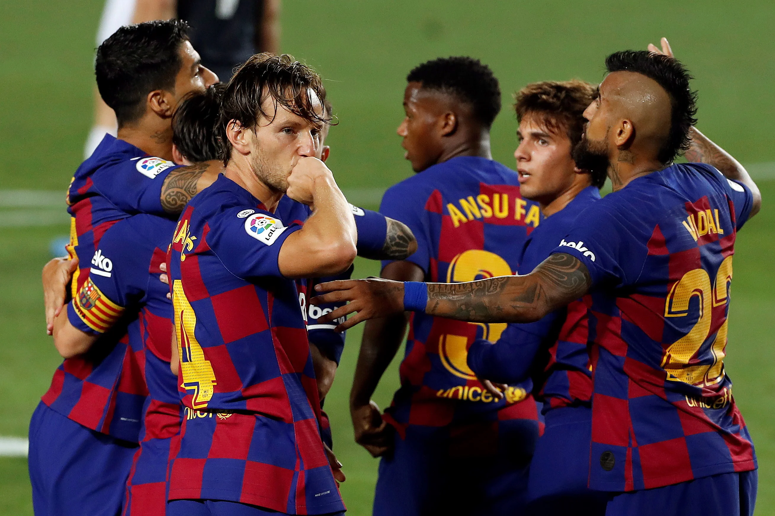 Rakitic houdt FC Barcelona in titelrace