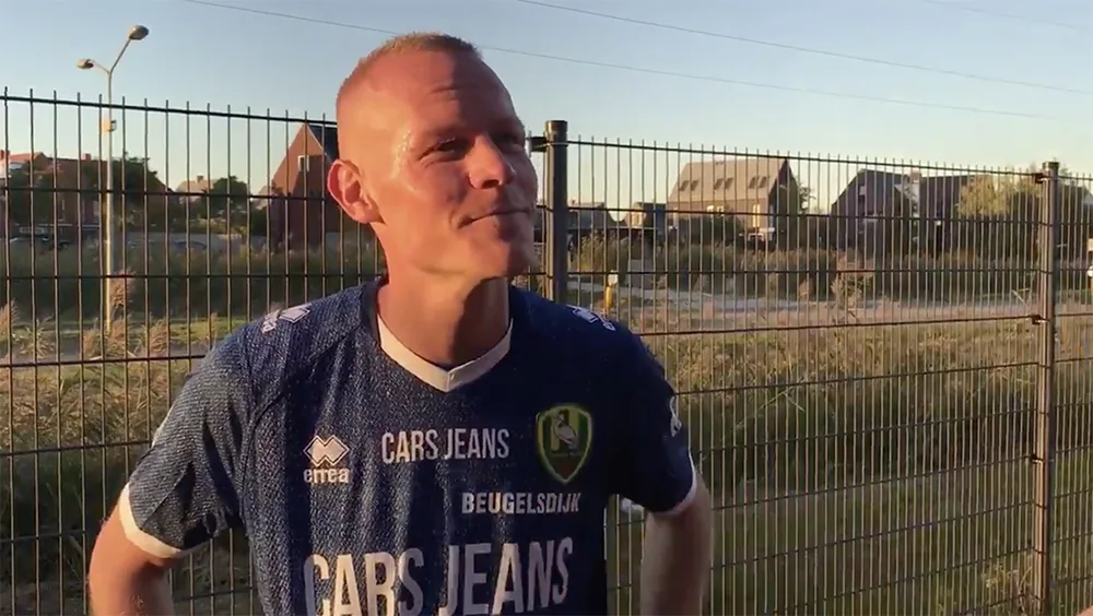 Beugelsdijk krult de bal heerlijk in de bovenhoek