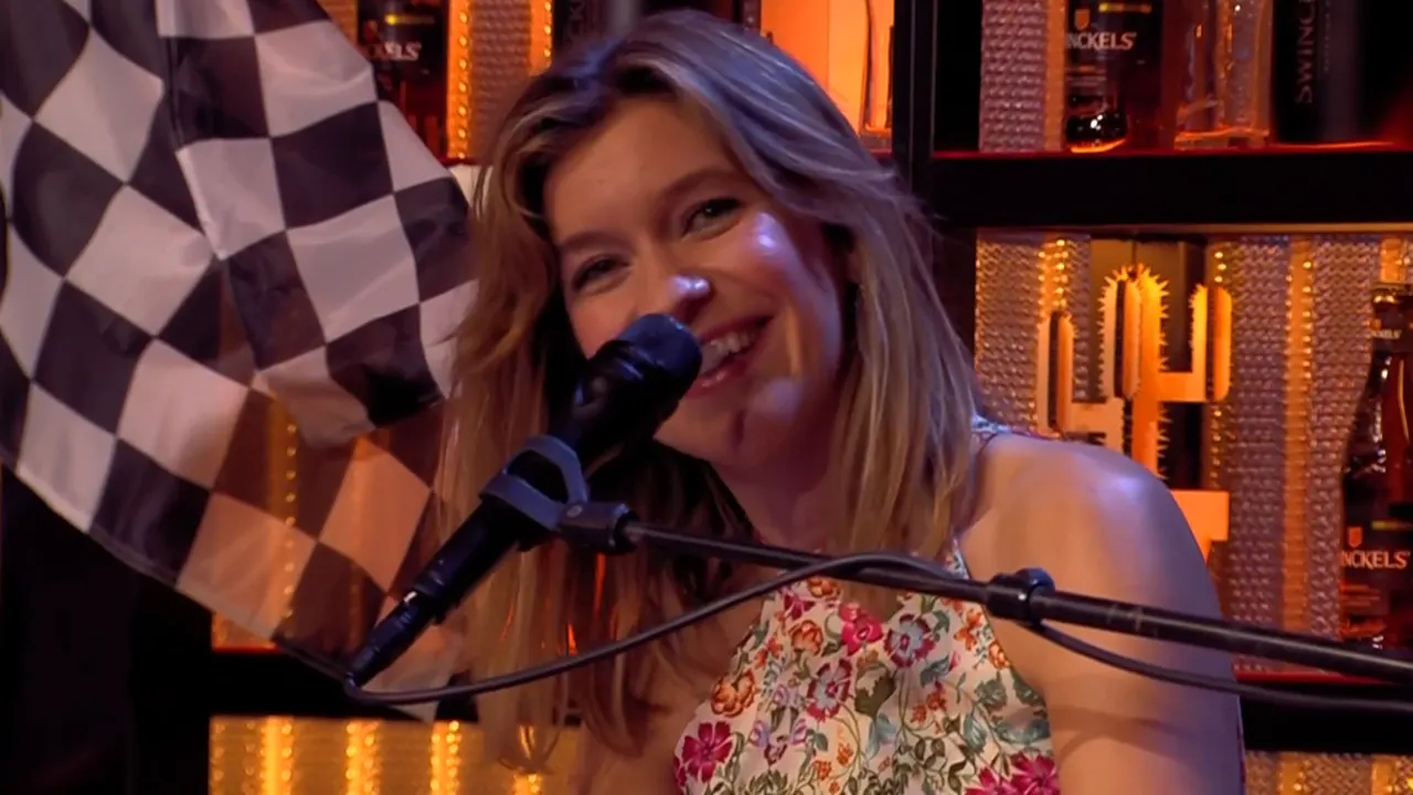 Juliet zet Hélène na zes weken De Oranjezomer in het zonnetje: 'John, bel Hélène!'