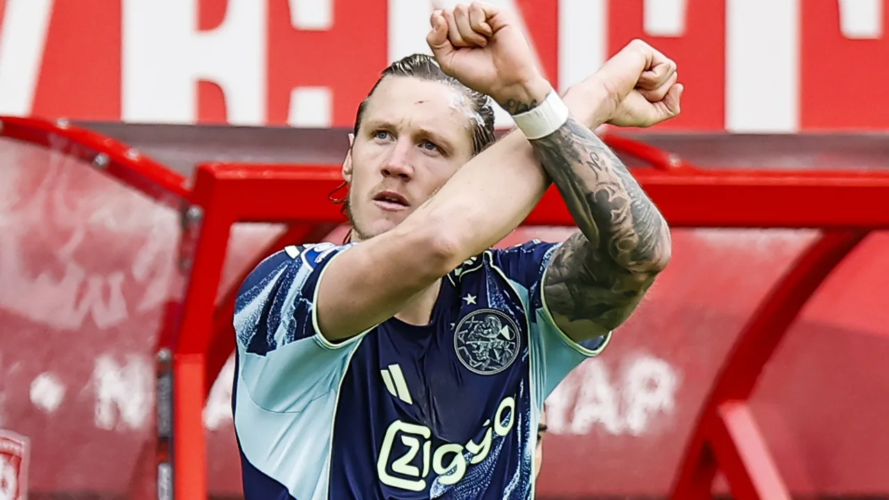 'Weghorst is totaal geen Ajax-speler, maar hij is wel wat ze op dit moment nodig hebben'