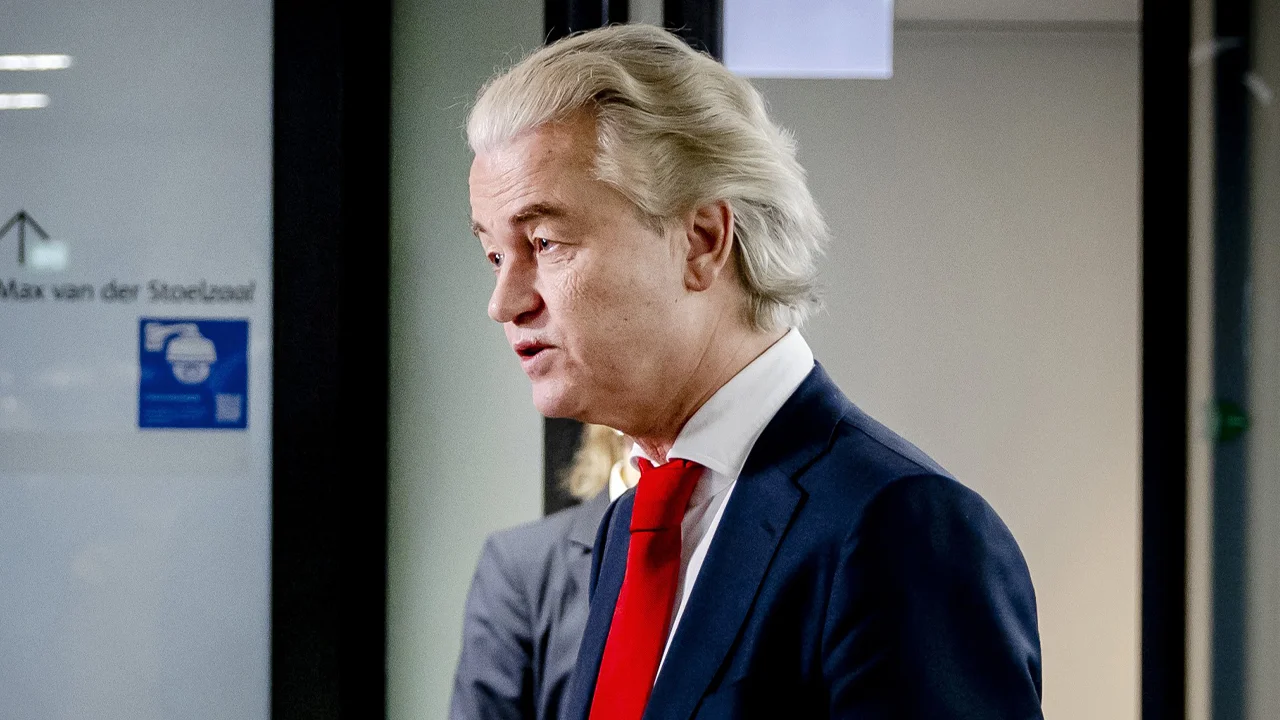 Video: Geert Wilders loopt weg na vragen over posts op X: 'Zuur'