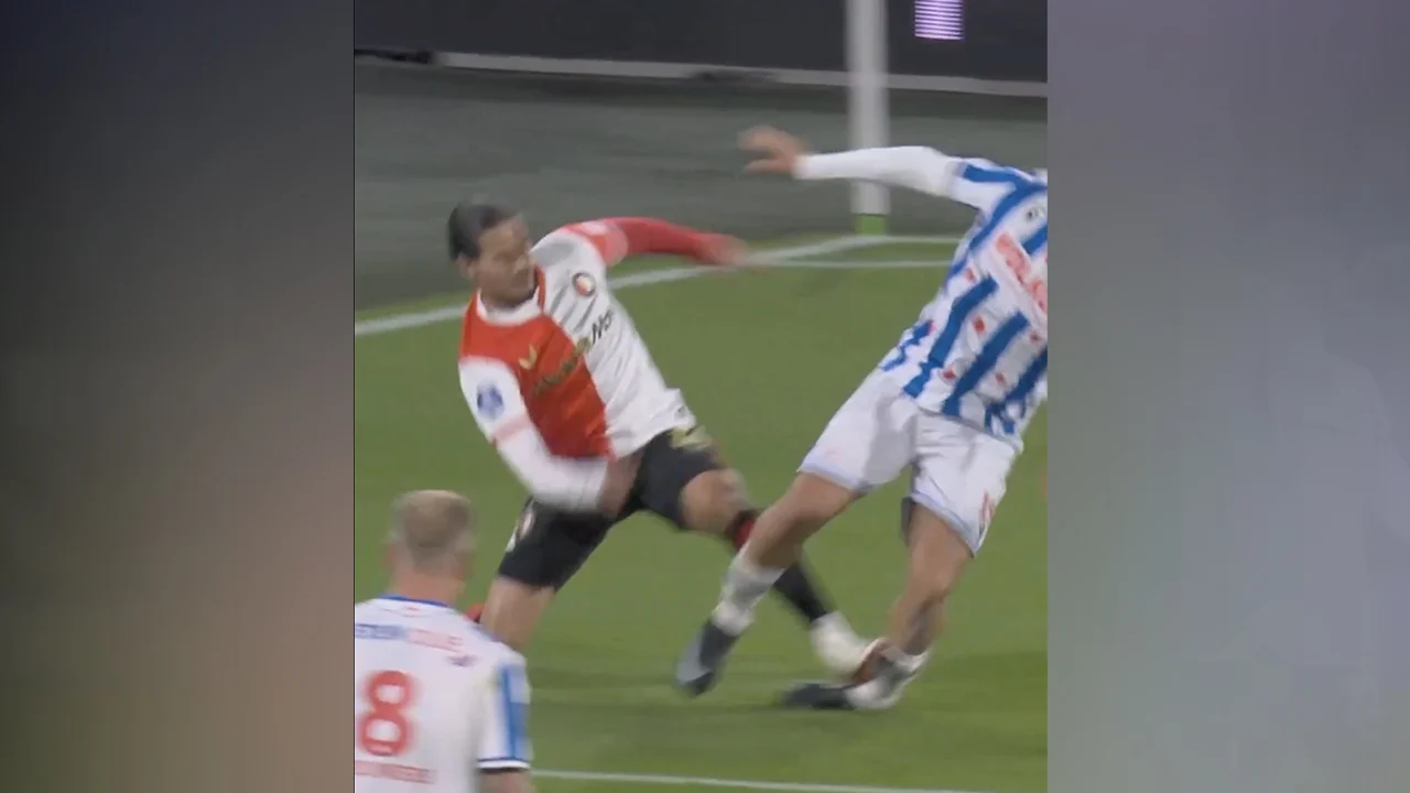 Video: Feyenoord met tien man verder tegen sc Heerenveen na rood voor Anis Hadj Moussa