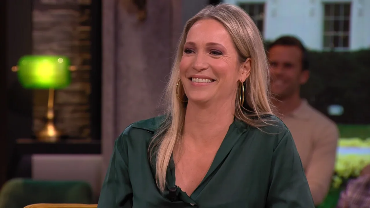 Hélène krijgt lovende reacties op haar persfoto voor De Oranjewinter: 'Knap!'