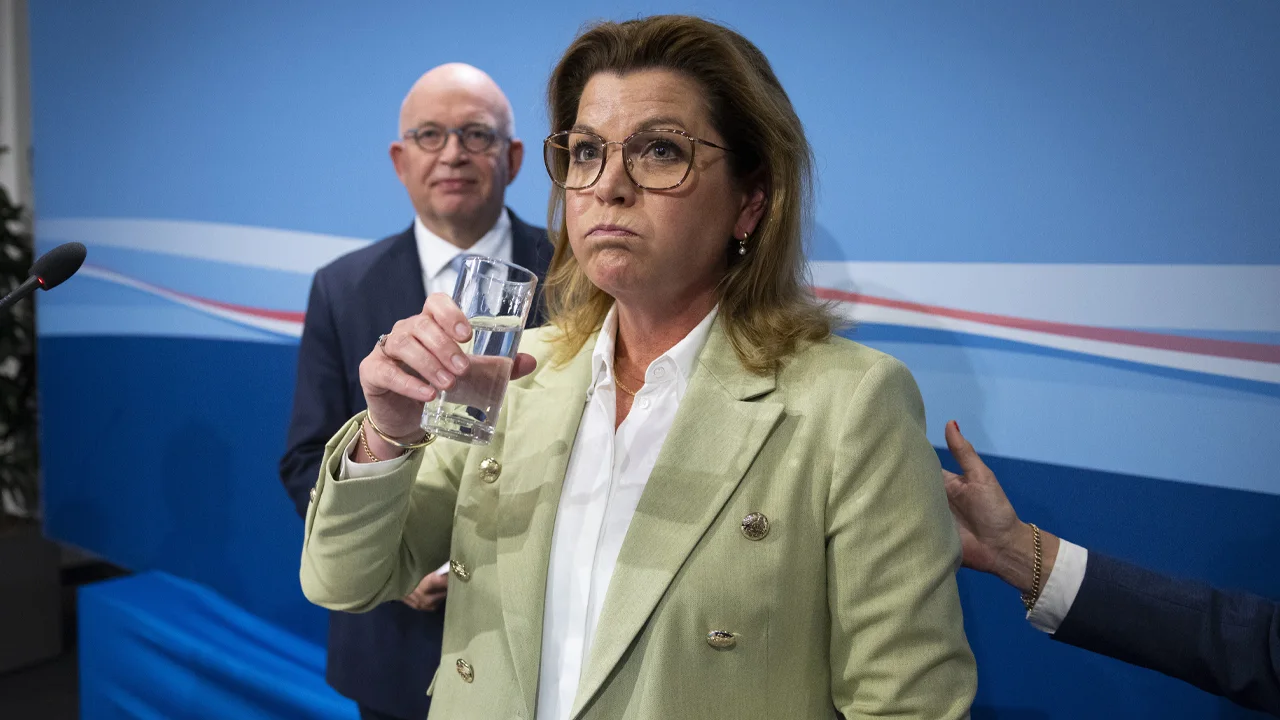 Stikstofminister Van der Wal luistert naar boerenprotest: 'Maar de doelen zijn klip en klaar'