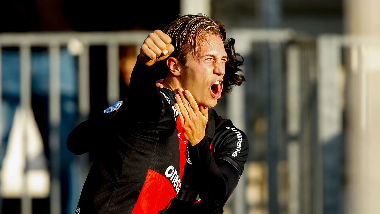 Almere City FC wint met grote cijfers van Vitesse