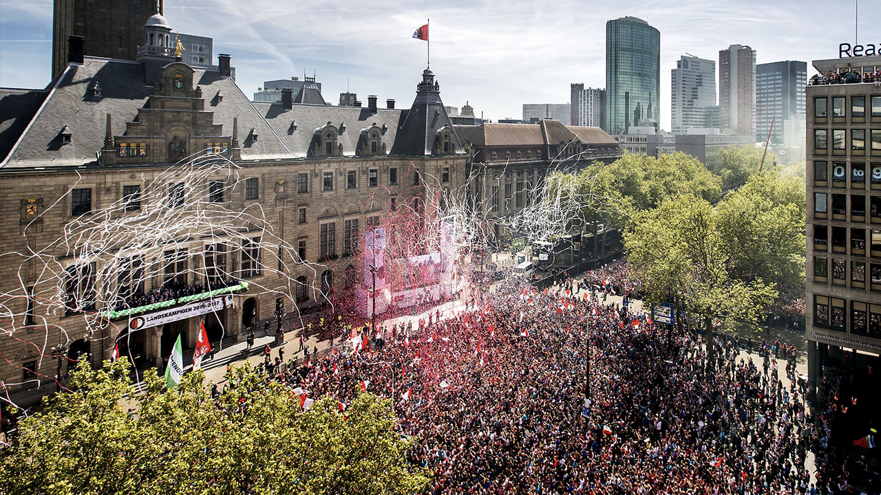 Scholieren mogen vrij krijgen van gemeenteraad Rotterdam voor huldiging Feyenoord 