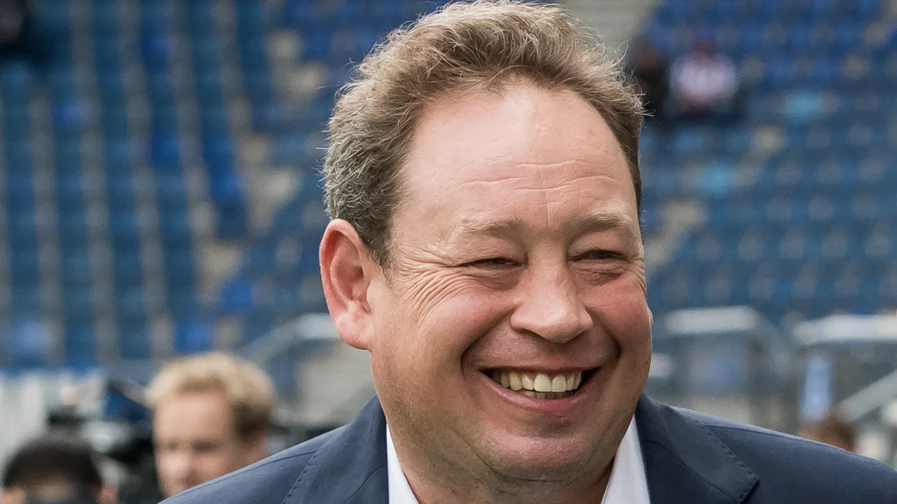 Slutsky reageert op geheel eigen wijze op vaderschapsaankondiging Thomas Buitink