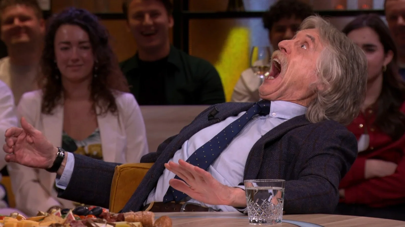 'Ze zit over de rand naar beneden te schijten!'