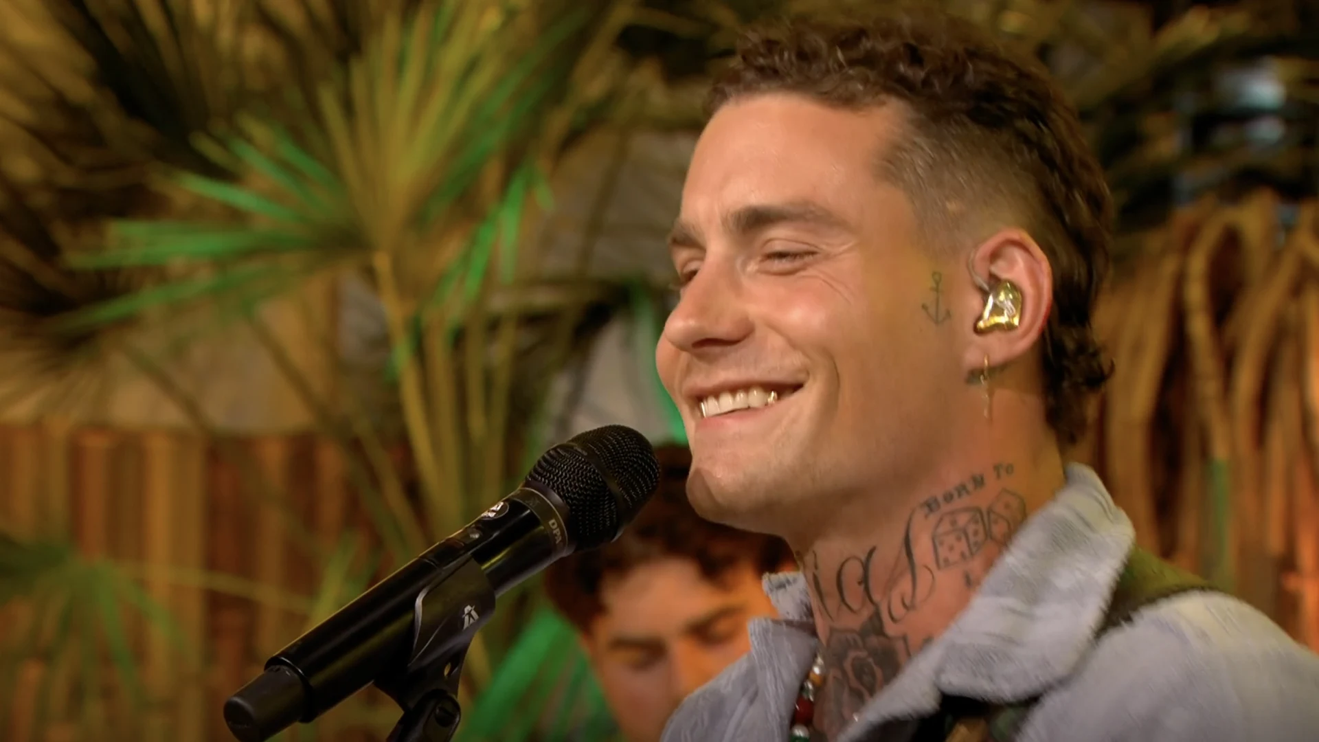 Douwe Bob zorgt met 'Funny' voor een zomerse opening van De Oranjezomer!