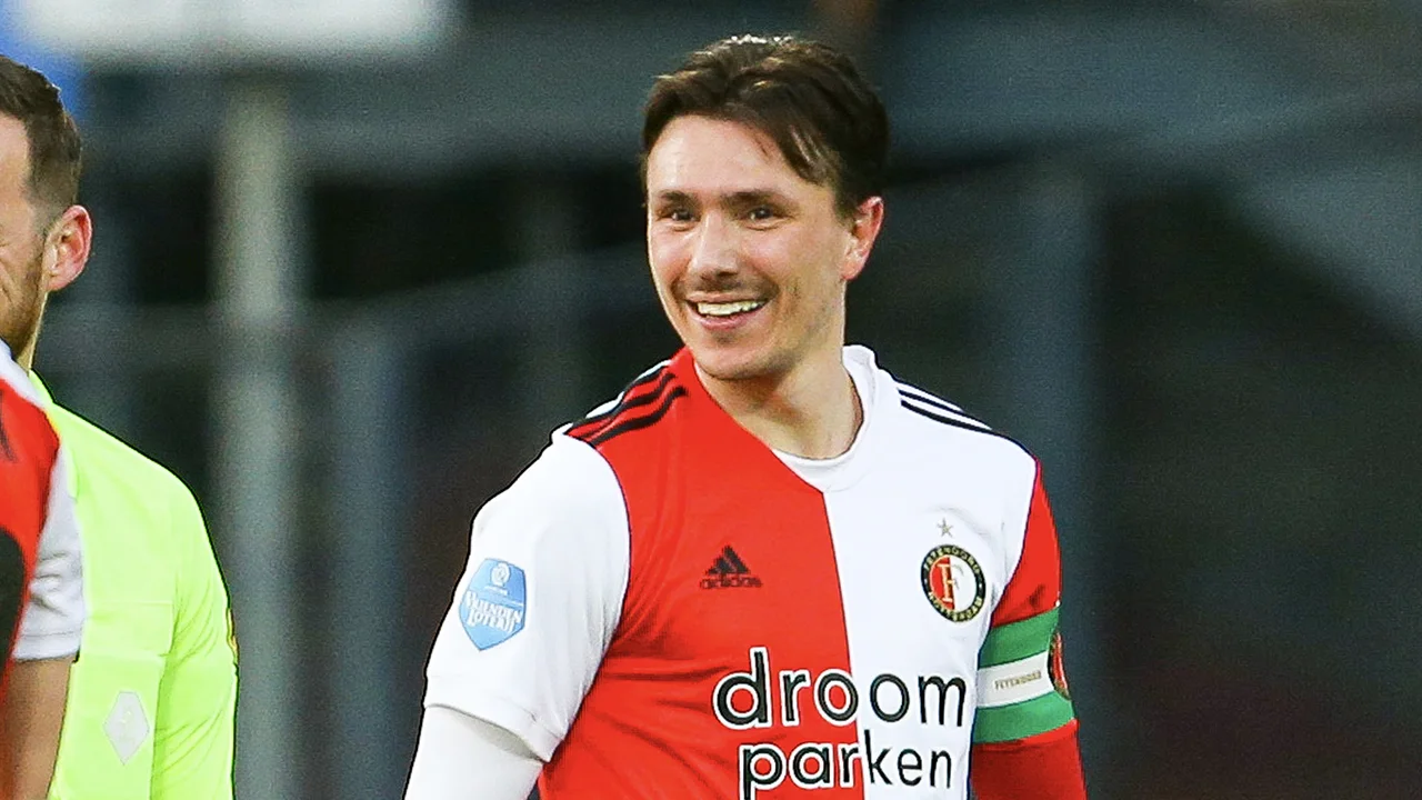 'Ajax meldt zich officieel bij Feyenoord voor Steven Berghuis'
