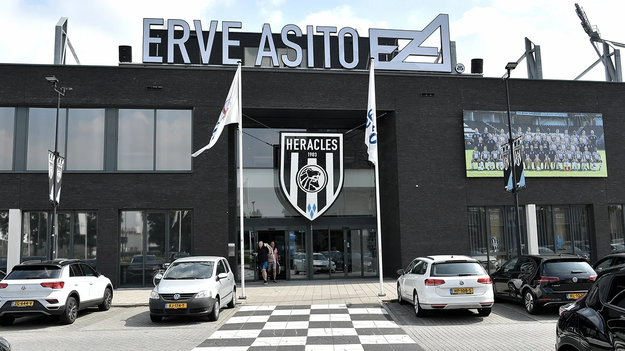 Voetballer van Heracles besmet met corona