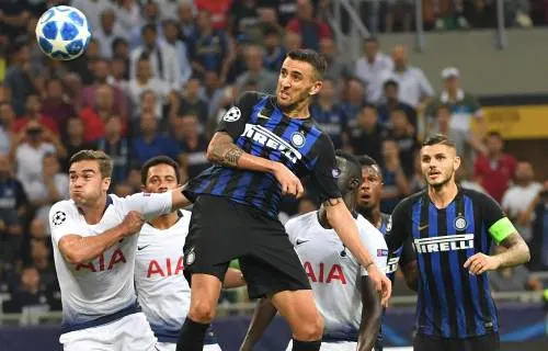 De Vrij helpt Inter met assist langs Spurs