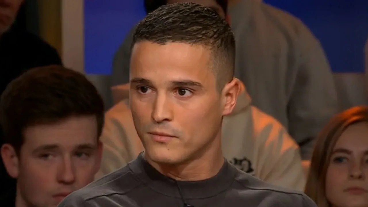 Afellay: 'Hij hoeft niet naar de voedselbank, dan moet je God op je blote knieën bedanken’
