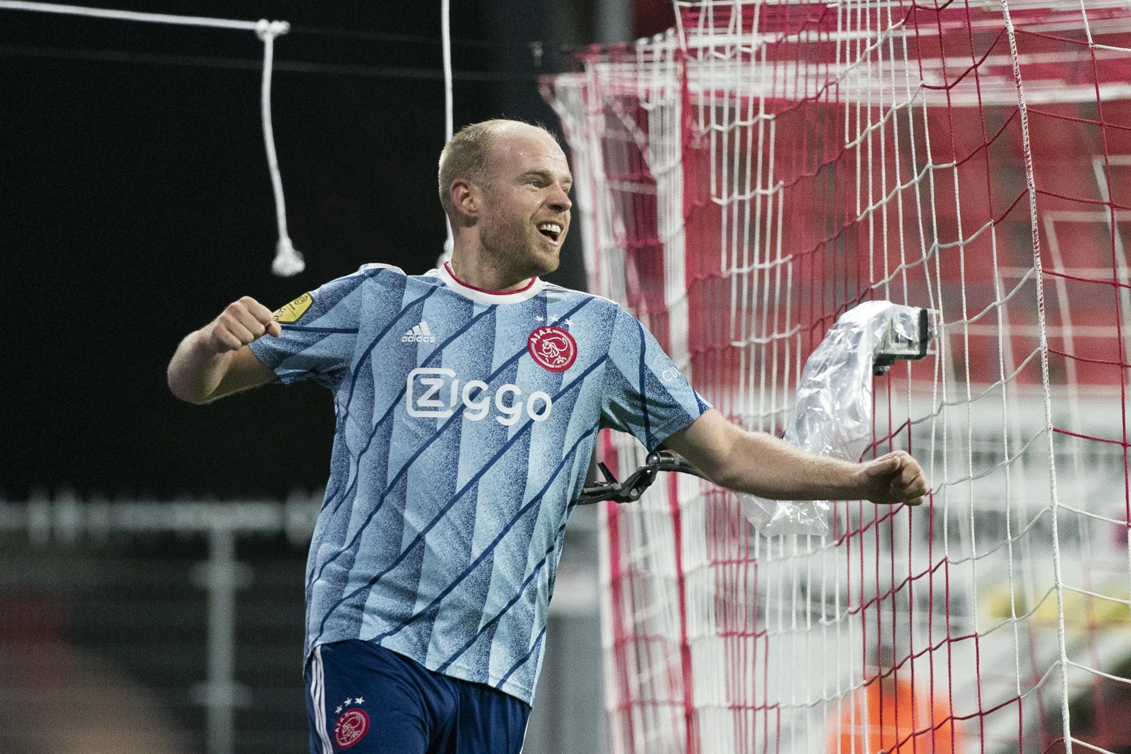 Ajax is veel te sterk voor FC Emmen