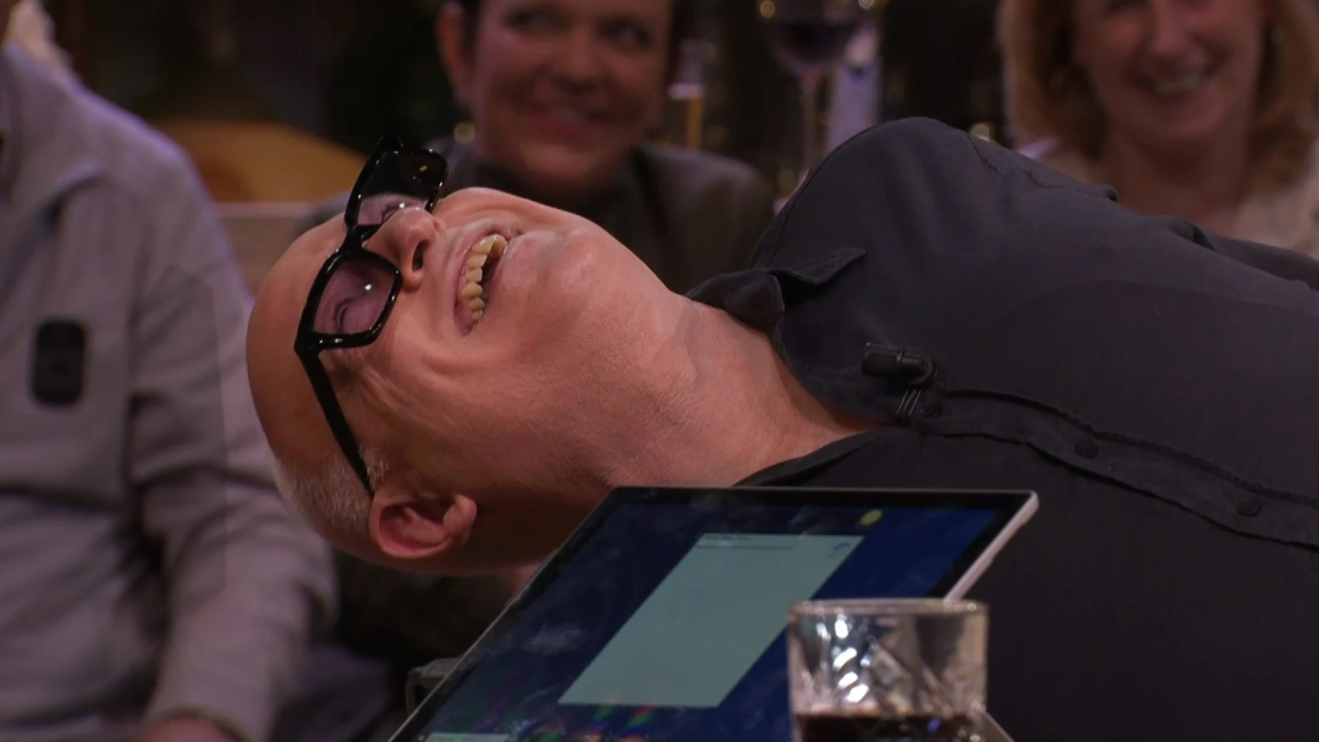 René van der Gijp over bizar vliegtuigincident: 'Die schoonmoeder hing zo in die stoel!'