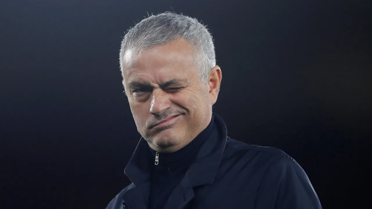 Mourinho doet bizarre ontdekking en grijpt in