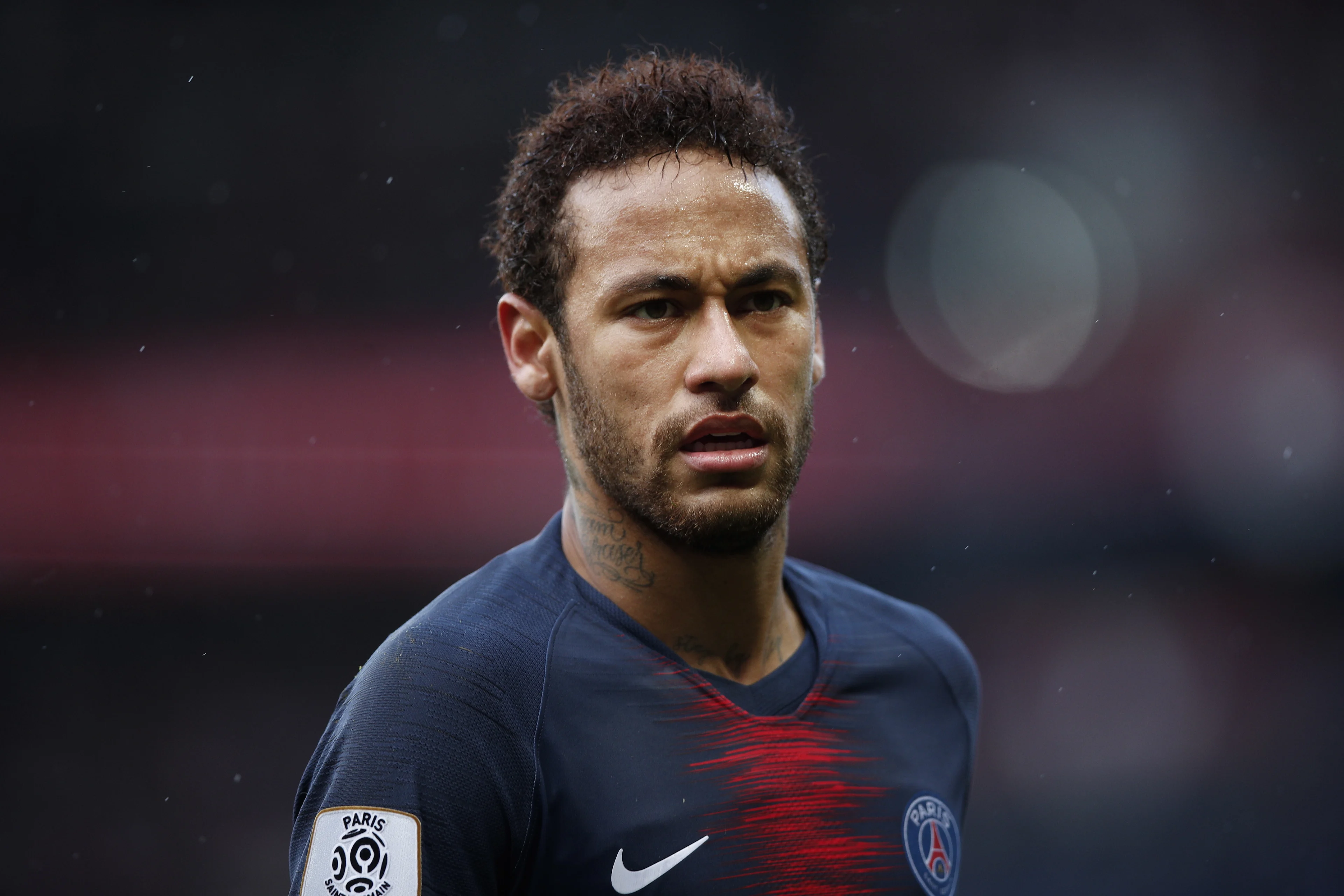 Neymar meldt zich bij politie in São Paulo