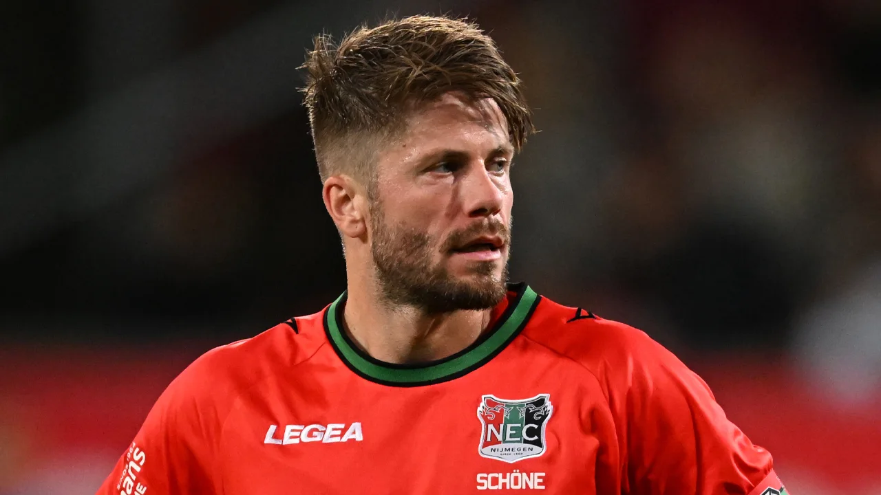 Recordhouder Lasse Schöne gaat nog een jaar door bij NEC