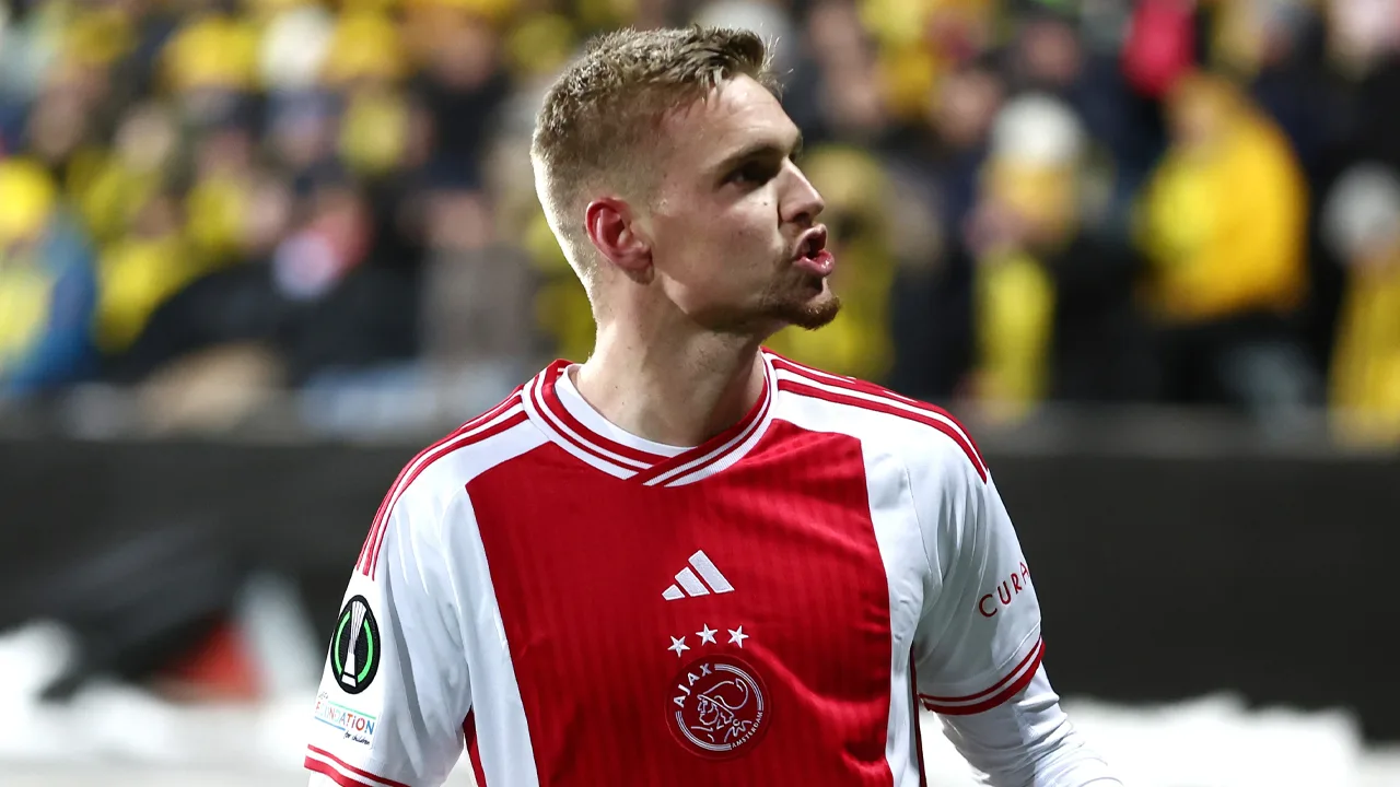 Ajax naar achtste finales Conference League na zege in verlenging bij Bodø/Glimt