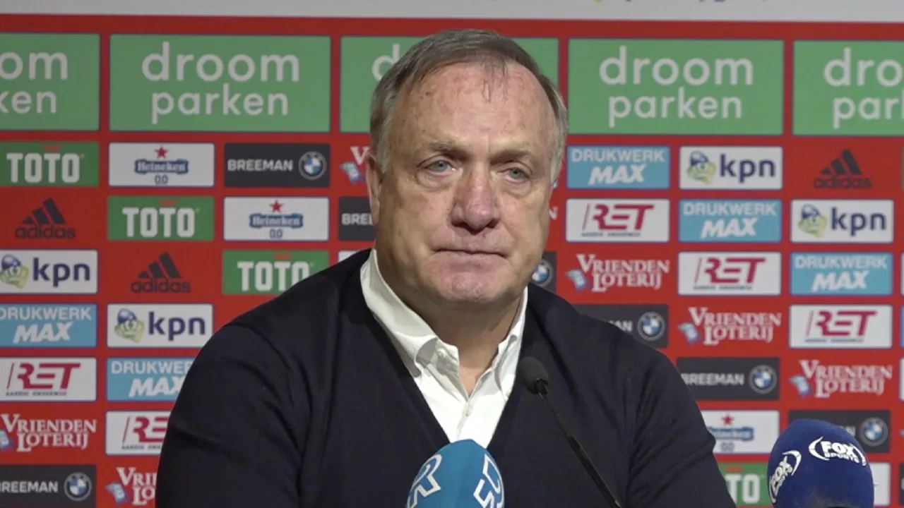 Advocaat: 'Spelers willen weleens harder lopen als ik langs de lijn sta'