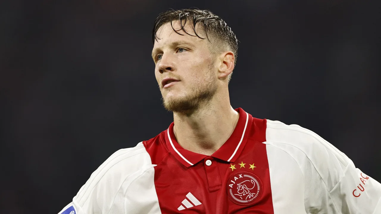 'Ajax definitief zonder Wout Weghorst tegen Real Sociedad'