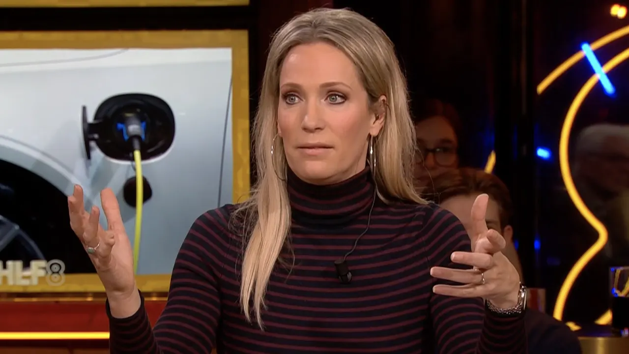 Wordt Hélène vervangen als presentator van HLF8? 'Ze bakt er natuurlijk vrij weinig van'