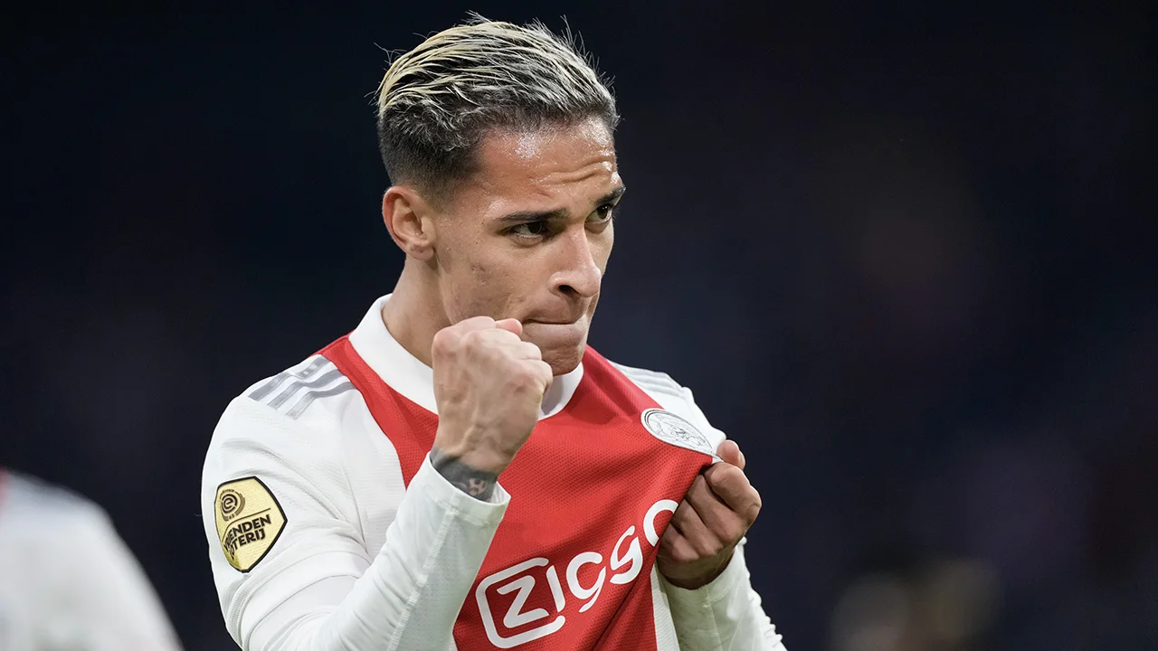 'Manchester United geeft niet op, onzeker of Antony zondag speelt voor Ajax'