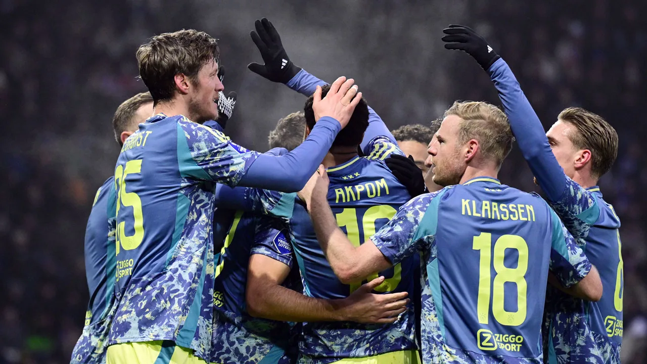 Ajax verkleint achterstand op PSV tot 1 punt na winst in Heerenveen